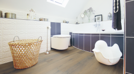 Aranżacja na szeroką skalę – nowe panele laminowane Wineo 500 XL V4 Dom, LIFESTYLE - Podłoga ułożona z długich, wąskich desek to jeden z aranżacyjnych standardów.