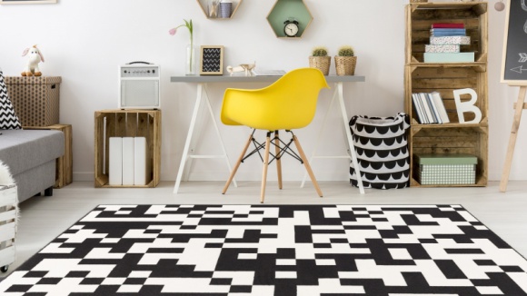 Ja tutaj rządzę, czyli o pokoju nastolatka Dom, LIFESTYLE - Nastolatek potrzebuje swojej przestrzeni i chce, aby pokój odzwierciedlał jego osobowość i zainteresowania. Zacznijmy od podłogi.