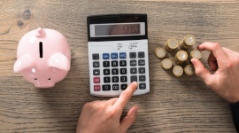 Inteligentny dom – ile można zaoszczędzić? Dom, LIFESTYLE - Nawet 800 zł rocznie mniej za ogrzewanie, do 70% spadku zużycia gazu, 30% mniejsze zużycie prądu. Domy inteligentne opłacają się mieszkańcom i deweloperom. Między innymi dlatego stają się standardem w nowych inwestycjach.