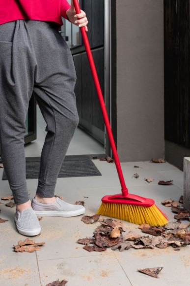 Jesienne wiosny początki: jak zadbać o ogród przed zimą, by oczarował nas wiosną Dom, LIFESTYLE - Rutynowe prace, takie jak plewienie, nawożenie czy przycinanie roślin, każdy miłośnik ogrodnictwa wykonuje automatycznie.