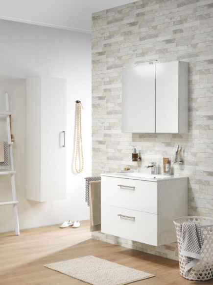 Meble łazienkowe Tiger - siła geometrii Dom, LIFESTYLE - Loft, Manor, Studio oraz Cottage – cztery zestawy mebli łazienkowych Tiger, to tak naprawdę cztery różne warianty kolorystyczne i estetyczne tej samej prostokątnej szafki oraz wysokiego słupka.