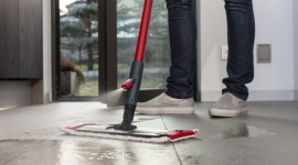 Podłogi bez skazy, nie tylko od święta: Jak wybrać najlepszy mop?