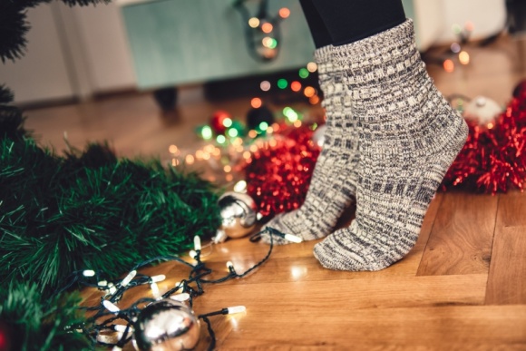 Kosmetyki nie tylko dla kobiet Dom, LIFESTYLE - Podłoga jest jak kobieta – dużo znosi, wiele wybacza i… lubi kosmetyki. Czas świątecznych porządków to jedna z lepszych okazji w roku do tego, aby poświęcić trochę więcej uwagi drewnianej posadzce. Czy wiesz, czego potrzebuje Twoja podłoga?