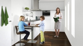 Jedzmy w kuchni, czyli jak funkcjonalnie urządzić jadalnię w przestrzeni kuchenn