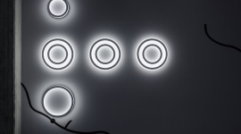 Wszystko, czego nie wiedzieliście o LED-ach Dom, LIFESTYLE - Diodowe źródła światła są coraz tańsze i w związku z tym coraz chętniej kupowane – zarówno w formie dekoracyjnych taśm, jak i zamienników tradycyjnych żarówek. Czy ta moda ma realne, technologiczne i ekonomiczne uzasadnienie?