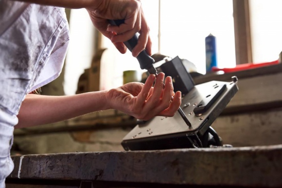 Producenci narzędzi zaskakują technologią Dom, LIFESTYLE - Dopasowująca się do dłoni rękojeść, stal wytrzymująca najcięższe testy i warstwa ochronna, która czyni klucze wręcz niezniszczalnymi. To jedne z najciekawszych narzędziowych technologii. Co dają profesjonalistom?