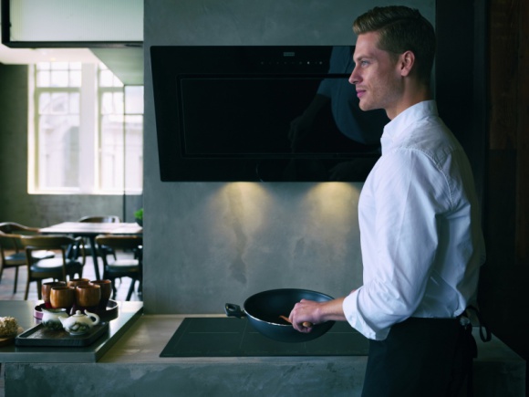 Płyta indukcyjna Franke Mythos zwycięzcą TOP DESIGN AWARD 2017 Dom, LIFESTYLE - 14 marca 2017, w Poznaniu, podczas uroczystej gali poznaliśmy laureatów 9. edycji konkursu TOP DESIGN AWARD 2017. W gronie zwycięzców, w kategorii Kuchnia znalazła się płyta indukcyjna Mythos FHMT 806 3 FLEXI INT – flagowy produkt marki Franke.