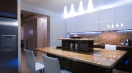 4 urządzenia, które warto integrować w smart home Dom, LIFESTYLE - Samodzielne kamery, czujniki z alarmem, sterowniki oświetlenia lub ogrzewania – traktowane osobno, odchodzą do lamusa. W czasach domowej inteligencji liczy się wielofunkcyjność.