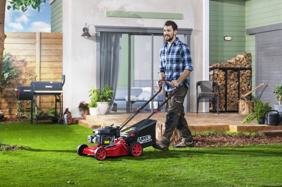 Czas na ogród! Dom, LIFESTYLE - Sieć multimarketów Jula inspiruje do działania i zadbania o piękny ogród na wiosnę w najnowszej akcji promocyjnej „Czas na ogród!”, która trwa od 7 kwietnia do 7 maja br.