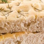 Przepis na bezglutenowe Focaccia z ziołami – aromatyczne pieczywo rodem z Włoch
