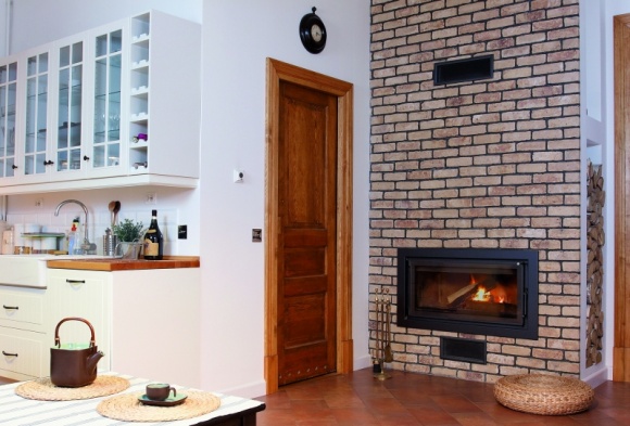 Gdy w projekcie domu nie ma kominka Dom, LIFESTYLE - Brak przewodu kominowego już na etapie projektowania domu nie wyklucza posiadania kominka. Jego budowa wymagać będzie jednak dodatkowej pracy. Na co zwrócić uwagę, by instalacja kominka była bezpieczna i efektywna?