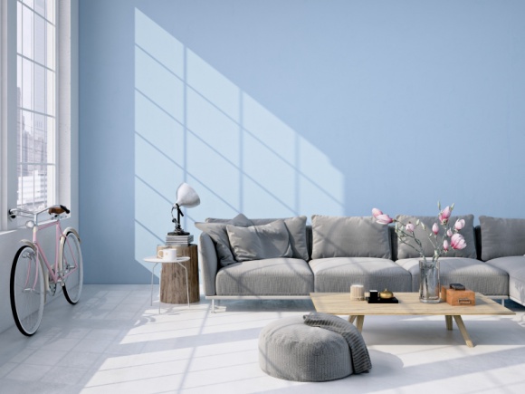 Malowanie podłogi drewnianej – czy warto? Dom, LIFESTYLE - Kiedy warto użyć farby do podłóg? Jak przygotować powierzchnię? Czy można pomalować podłogę samodzielnie? Czy możliwa jest tylko miejscowa renowacja? Czy ciemną farbę można pokryć po latach jasną?