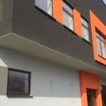 Holenderski chłód – szarości i antracyty z kolekcji Elastolith na elewacjach i w