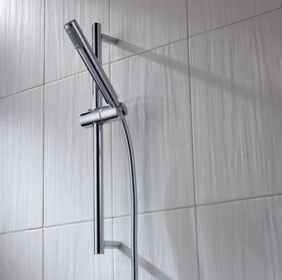 Natrysk przesuwny IRIS, czyli strefa prysznicowa w geometrycznym stylu Dom, LIFESTYLE - Smukła, zgrabna forma i minimalistyczny styl to cechy, dzięki którym natrysk przesuwny IRIS od Armatury Kraków sprawdzi się w futurystycznych wnętrzach, nawet tych ze strefą prysznicową o ograniczonej powierzchni.