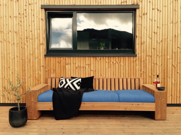 Drewniane deski elewacyjne – co warto wiedzieć na ich temat? Dom, LIFESTYLE - Drewniane deski elewacyjne na ścianach domów to jedno z najbardziej popularnych rozwiązań architektonicznych ostatnich lat. O czym jednak warto wiedzieć decydując się na ich montaż?