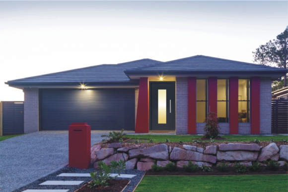 Na co zwrócić uwagę wybierając drzwi frontowe do domu? Dom, LIFESTYLE - Podczas wyboru drzwi wejściowych zwracamy przede wszystkim uwagę na ich wygląd, który powinien współgrać z fasadą i pozostałymi elementami stolarki otworowej. Kierujemy się również ich właściwościami antywłamaniowymi, aby zadbać o nasze bezpieczeństwo.