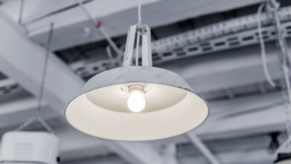 Wnętrze w męskim stylu – jak dobrać stylowe i funkcjonalne oświetlenie? Dom, LIFESTYLE - Mieszkanie mężczyzny, to jego twierdza – tym bardziej oryginalna, im bardziej on sam decyduje o jej wyglądzie. Wiadomo, że nikt tak dobrze sobie nie poradzi ze szpachlowaniem, malowaniem i przykręcaniem gniazdek, jak właśnie facet.