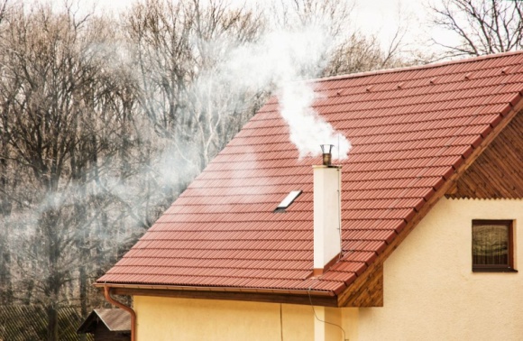 Okna, które chronią. Zabezpiecz swój dom przed smogiem Dom, LIFESTYLE - Sezon grzewczy to czas, w którym trzeba szczególnie zadbać o szczelne okna w domu. Nie tylko ze względu na nieekonomiczne straty energii cieplnej, ale także z uwagi na toksyczne pyły unoszące się w miejskim powietrzu.