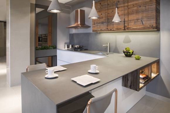 Subtelny urok szarości – Calce Antracite od LAMINAM Dom, LIFESTYLE - Szary kolor daje wiele możliwości aranżacyjnych, a poza tym jest wyjątkowo elegancki i stylowy. Jeśli jego walory estetyczne połączyć z materiałem o wytrzymałości stali, otrzymalibyśmy mariaż doskonały. I taki właśnie jest spiek Calce Antracite od włoskiej marki LAMINAM.