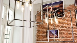 Odnaleźć szczęście w codzienności – przytulne wnętrze w stylu hygge Dom, LIFESTYLE - Jak być szczęśliwym? Odpowiedź na to pytanie zapewne chciałby znać każdy z nas. Duńczycy, uznawani za jeden z najszczęśliwszych narodów świata, przekonują, że istnieje pewien uniwersalny zestaw cech i okoliczności, które sprawiają, że możemy czerpać radość z codzienności