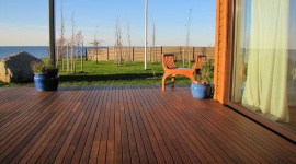 Jak dbać o deski tarasowe przez cały rok, aby cieszyć się ich pięknem na długo?