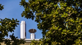 Zbyt niski ciąg kominowy – najczęstsze przyczyny i sposoby na poprawne działanie Dom, LIFESTYLE - Niebawem zakończenie sezonu grzewczego. To dobry czas, by zwrócić uwagę na przewody kominowe. Aby działały poprawnie, niezbędna jest ich drożność.