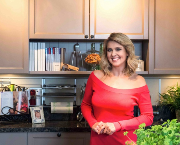 EWA WACHOWICZ AMBASADORKĄ RODZINNYCH POSIŁKÓW W KAMPANII COCA-COLA Dom, LIFESTYLE - W ramach kampanii "Każdy dzień może smakować wyjątkowo z Coca-Cola" marka nawiązała współpracę ambasadorską z Ewą Wachowicz - autorką książek kulinarnych, producentką telewizyjną, prowadzącą program "Ewa gotuje" oraz członkinią jury "Top Chef".