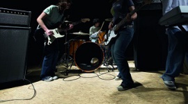 Panele laminowane Rock’n’Go marki wineo – przebojowa podłoga z rockową nutą