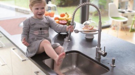 Cicha, szybka, bezobsługowa. Jaka powinna być perfekcyjna kuchnia dla mam?