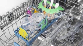 Funkcje AGD przyjazne dzieciom Dom, LIFESTYLE - Przeznaczenie sprzętów AGD to przede wszystkim ułatwianie naszych codziennych obowiązków. Jednak wybór konkretnego modelu uzależniamy od naszego stylu życia. Na co zwracać uwagę, jeśli przede wszystkim zależy nam na bezpieczeństwie naszych dzieci, krzątających się po mieszkaniu?