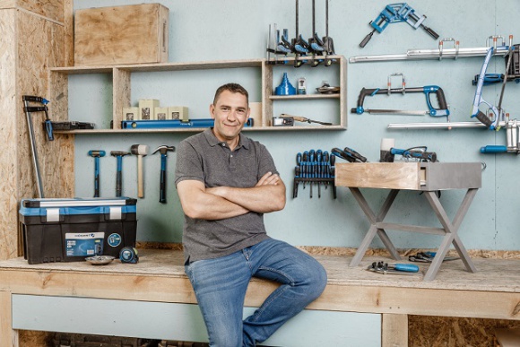 Darek Stolarz radzi, jak oświetlić wnętrze Dom, LIFESTYLE - 5 rad Darka Stolarza – jak rozświetlić wnętrze za pomocą profili GLAX i taśm LED