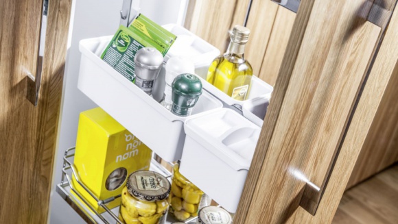 Lato zamknięte w słoiku… i co dalej? Czyli jak przechowywać przetwory Dom, LIFESTYLE - Własnoręcznie robione dżemy, powidła i kompoty smakują najlepiej i nie zawierają szkodliwych dla zdrowia konserwantów. Dlatego coraz chętniej sięgamy po przepisy naszych babć i staramy się zrobić jak najwięcej przetworów z letnich owoców.