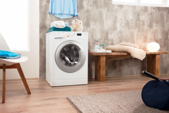 Jak poprawnie suszyć ubrania? Dom, LIFESTYLE - Czy zdarzyło ci się kiedykolwiek, aby wyprane ubrania po długim suszeniu nadal były wilgotne lub nie wyglądały tak jak wcześniej? A być może nadal nie wiesz, czy dobrze suszysz swoje ubrania?