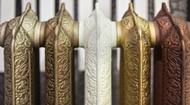 Grzejniki na salonach Dom, LIFESTYLE - Na rynku dekoratorskim panuje prawdziwy boom na designerskie grzejniki, które dzięki odpowiednim zabiegom i aranżacji mogą stać się ważnym elementem wystroju mieszkania.