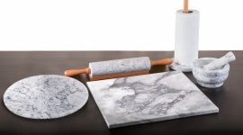 Biel, czerń, szarość i marmur – trendy, które zastosujesz w swoim mieszkaniu