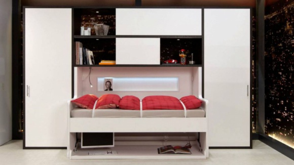 Kawalerka pod wynajem krótkookresowy. Jak ją urządzić? Dom, LIFESTYLE - Własne upodobania odłóżmy na bok. W przypadku kawalerki pod wynajem liczy się uniwersalność aranżacji i praktyczność mebli, których nie powinno być zbyt dużo. Pamiętajmy, że w kuchni każdy centymetr jest na wagę złota. Elementem dekoracyjnym może być natomiast oświetlenie.