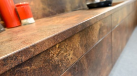 Zainspiruj się pięknem kamieni! Dom, LIFESTYLE - Miejsce kamienia jest w kuchni i bynajmniej nie ogranicza się do kuchennego blatu. Dekory inspirowane pięknem naturalnego rysunku kamienia otwierają niezwykłe możliwości aranżacyjne.