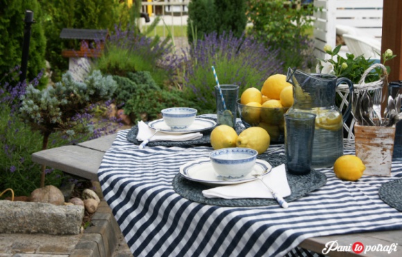 Rustykalne piękno w wielkim mieście – Jak odnowić stół ze 100-letnich desek? Dom, LIFESTYLE - Jak stworzyć rustykalny styl i przestrzeń pełną ciepła oraz wiejskiego uroku w wielkim mieście?