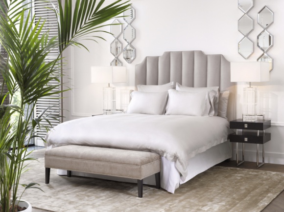 Sen zimowy, czyli eleganckie sypialnie z Clue Studio Dom, LIFESTYLE - W łóżku spędzamy połowę życia. Dlatego warto zadbać o to, aby było wygodne i estetyczne. Zagwarantują to propozycje marki Eichholtz z salonu Clue Studio.