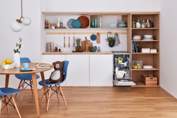 Co zrobić, aby zmywanie w zmywarce było jeszcze szybsze? Dom, LIFESTYLE - Marka Indesit przygotowała garść porad na przykładzie nowej linii wąskich zmywarek z funkcją Push&Go.