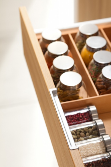 Własna spiżarnia w domu. Jak ją stworzyć? Dom, LIFESTYLE - Każdy kiedyś marzył o własnej spiżarni w domu. Wiele osób myśli, że w ich przypadku jest to nierealne. Nieprawda! Stworzenie takiego pomieszczenia nie wymaga ani wielkich nakładów finansowych, ani… dużej ilości wolnego miejsca.