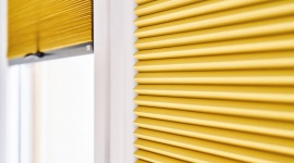 Kolorowe plisy – pomysł na okno w nowej odsłonie