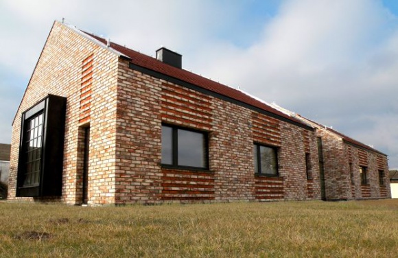 Budujesz dom? Poznaj trendy dekarskie na 2019 rok! Dom, LIFESTYLE - Choć to, co modne zwykle jest najbardziej pożądane, nie można zapominać o funkcjonalności i bezpieczeństwie rozwiązań przeznaczonych do zastosowania na dachu. Można jednak połączyć jedno i drugie wybierając produkty modne i solidne jednocześnie.