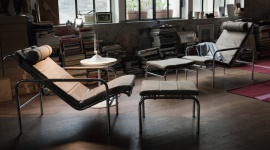 Meble w stylu Bauhausu w kolekcji Zanotta Dom, LIFESTYLE - Znakiem rozpoznawczym włoskiej maki jest jej ponadczasowy styl. Zawdzięcza go Aurelio Zanottcie, założycielowi firmy i jego niezwykłej umiejętności wydobywania z przeszłości sprawdzonych wzorów mebli oraz projektowaniu z myślą o współczesnych użytkownikach.