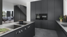 Apetyt na komfort w kuchni. SieMatic świętuje 90-lecie! Dom, LIFESTYLE - Jak może wyglądać kuchnia jutra? Wszyscy, którzy mieli okazję odwiedzić stoisko SieMatic na targach LivingKitchen 2019, mogli przekonać się, że najnowsze propozycje marki wykraczają daleko poza klasyczne kuchnie klasy premium.