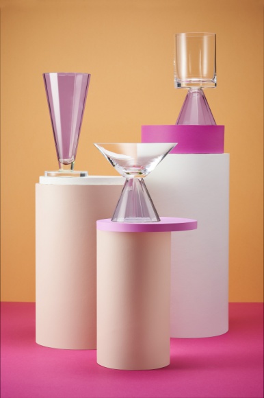 „Sakred”, czyli kolekcja Karima Rashida dla KROSNO Dom, LIFESTYLE - Krosno, ikona polskiego szkła, rozpoczyna nowy etap w swojej działalności. Na tegorocznych targach Ambiente marka zaprezentowała unikalną, limitowaną kolekcję „Sakred”, zaprojektowanej przez Karima Rashida.