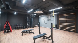 Strefa fitness i spa już działa w Angel River [ZDJĘCIA] Dom, LIFESTYLE - Bieżnie, rowery i orbitreki w strefie cardio. Ławki, hantle i maszyny w strefie ciężarów. Dwie sauny i jacuzzi w strefie spa. W Angel River można ćwiczyć i relaksować się bez wychodzenia z domu. – Fantastyczne i profesjonalne miejsce - ocenia jeden z mieszkańców.