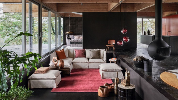 Kultowa kolekcja Ghost Gervasoni w nowych kolorach! Dom, LIFESTYLE - Rodzina mebli Ghost, zaprojektowana przez włoską projektantkę Paolę Navone, wprowadza do domów odrobinę nieformalnej i wygodnej nowoczesności. Najnowsza kolekcja sof, puf, łóżek i szezlongów, dostępna jest w Studio Forma 96.