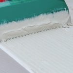 Murowanie na cienką spoinę – dlaczego warto i jak uniknąć błędów?