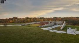 Dom Polny ukryty pośród pól